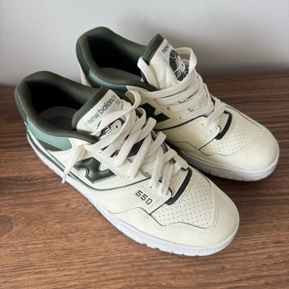 New Balance 550 - Picture 2 of 3